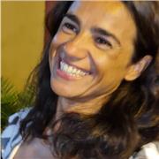 Profesora de Hatha Yoga y Ashtanga Yoga,  para todos los niveles.